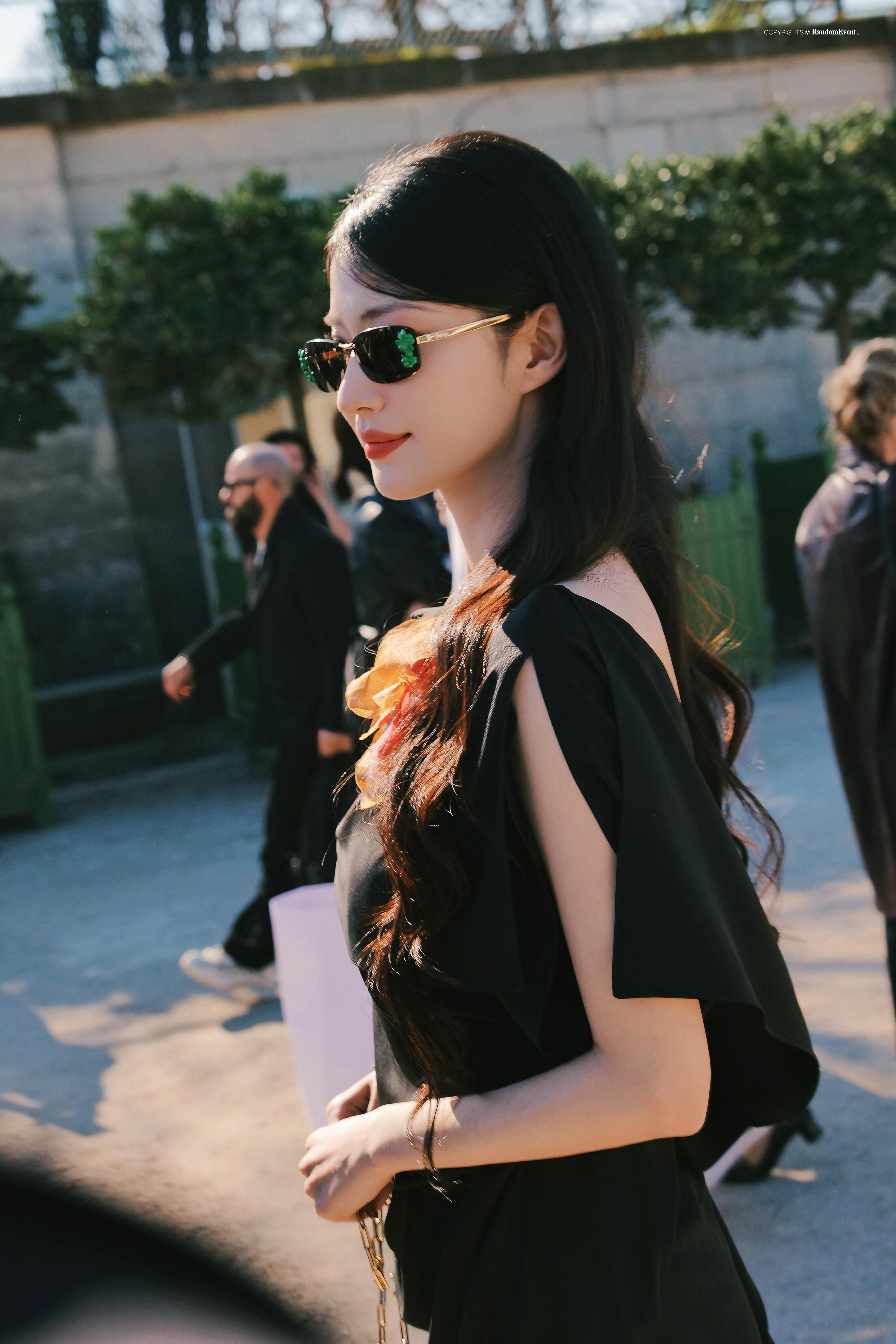 王楚然大方介绍自己来自中国王楚然巴黎时装周现场迪奥大秀饭拍合辑📷