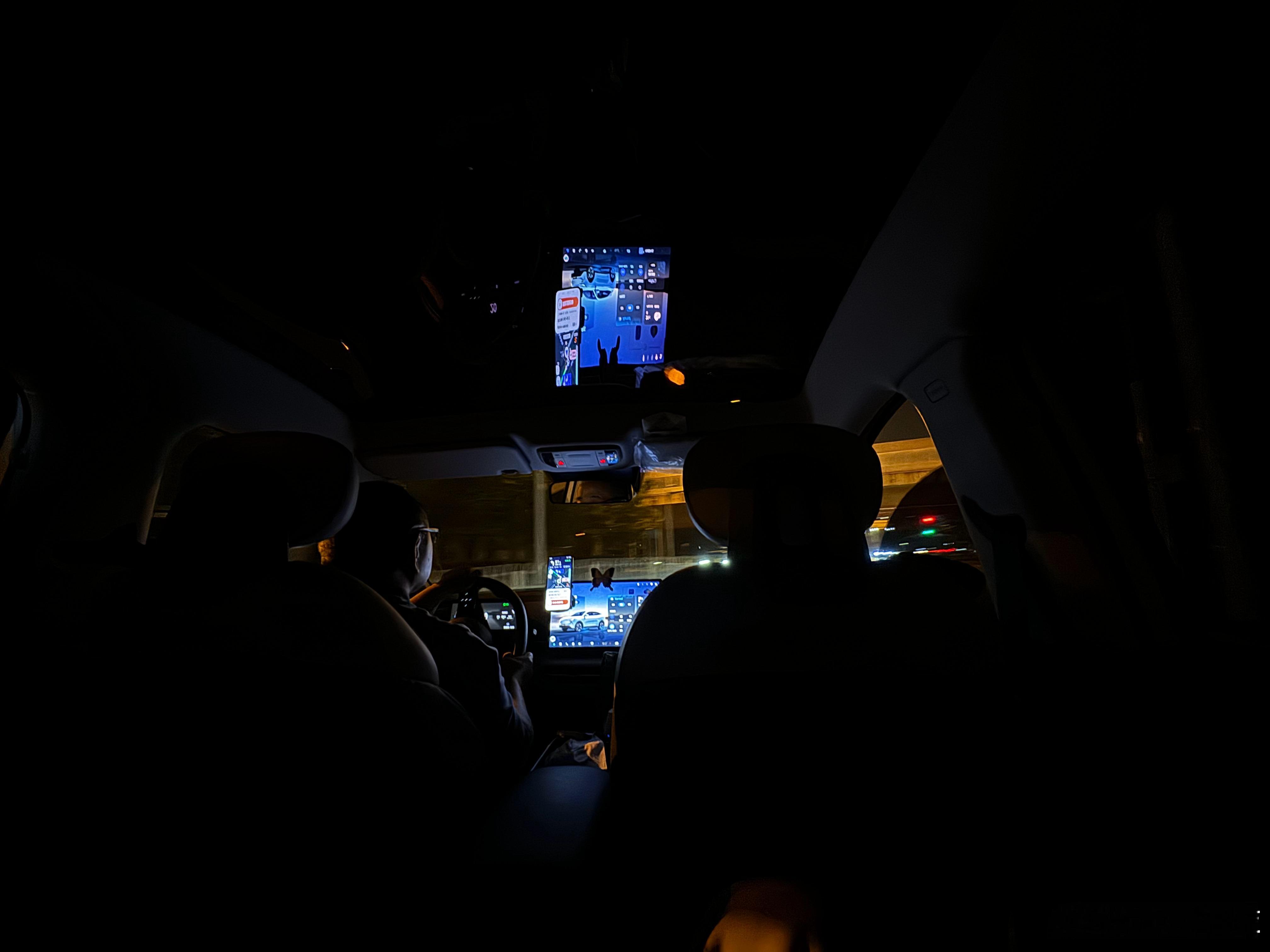 打了个滴滴一上车就有座椅按摩我说师傅按摩力度很大也挺舒服他说是公司合作的按摩座