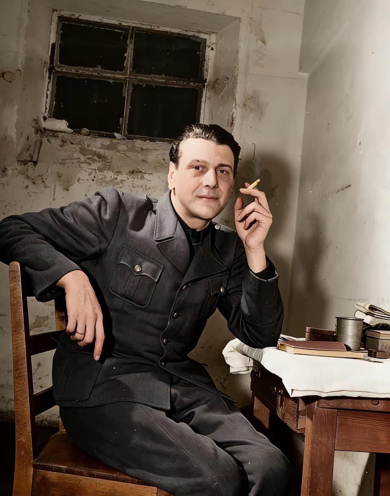 被关押在德国纽伦堡监狱中的奥托・斯科尔兹内，时间是1945年11月24日，此时他