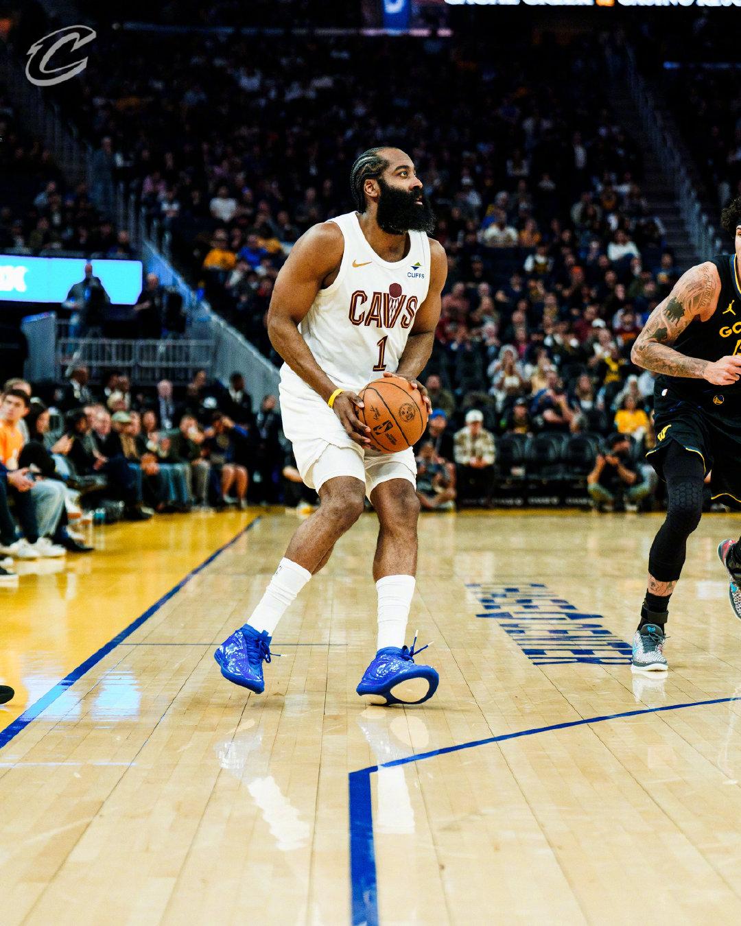 哈登今天又打了37分钟！准确点说是36分钟44秒，今天手感还挺好的，全场11中