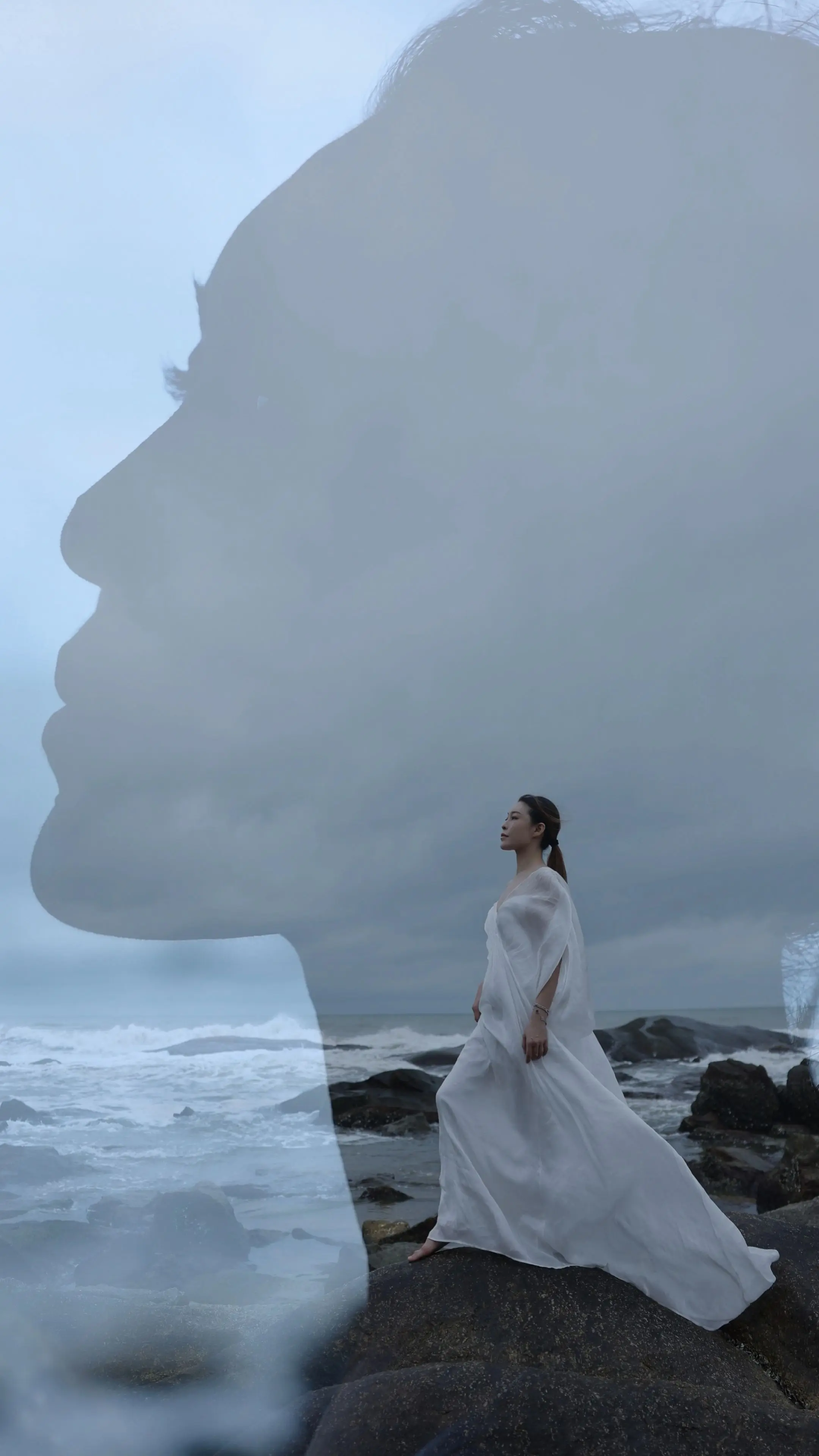 海边氛围感写真 海畔白纱 风轻轻吹过