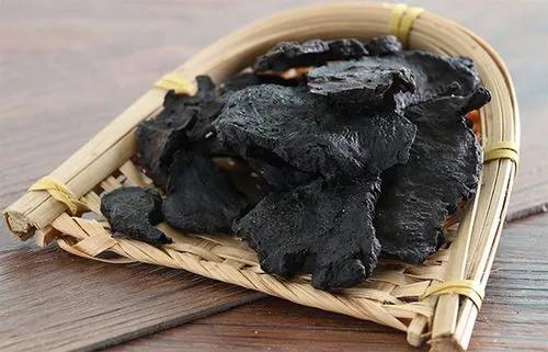 熟地怎么用才能补而不滋腻上火，发挥其最大功效熟地滋阴养血之功几乎人尽皆知，在