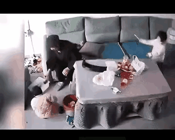 这个老头下手很重，从某种角度上说，这是一个非常狭隘的人，这是一个非常自私的人，这