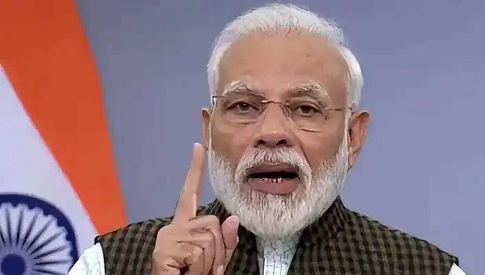 印度正在国际地缘政治的棋盘上扮演一个精明的“捡漏者”角色，专挑那些因为触碰中国红