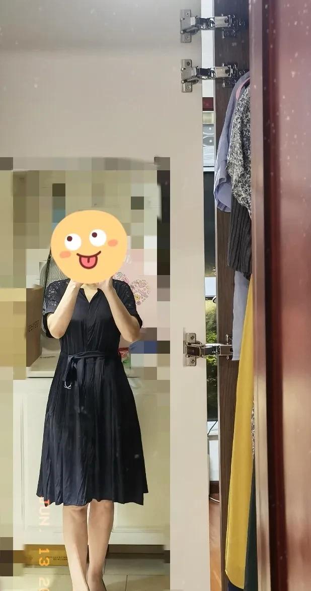 要送给别人的裙子，再试穿一下[大笑]这件裙子，穿了两三次吧，闲置几年了，现在对我