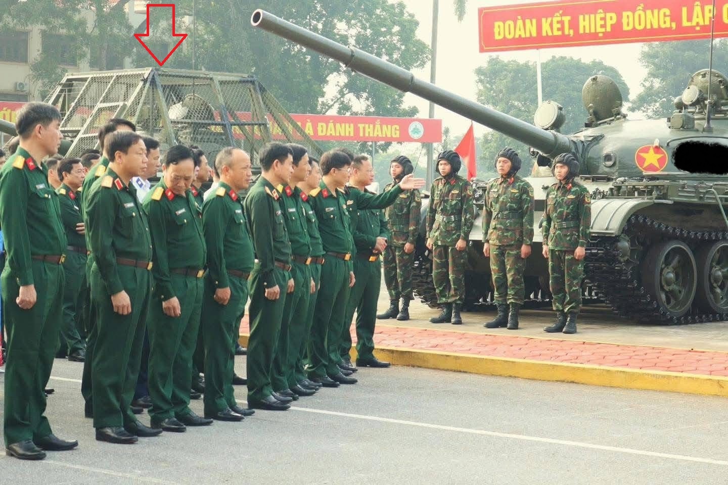 越南的T-62和加棚T-54