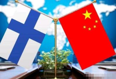 芬兰外长对我们喊话，要求我们二选一！4月23日，根据法新社报道，芬兰外交部长瓦尔