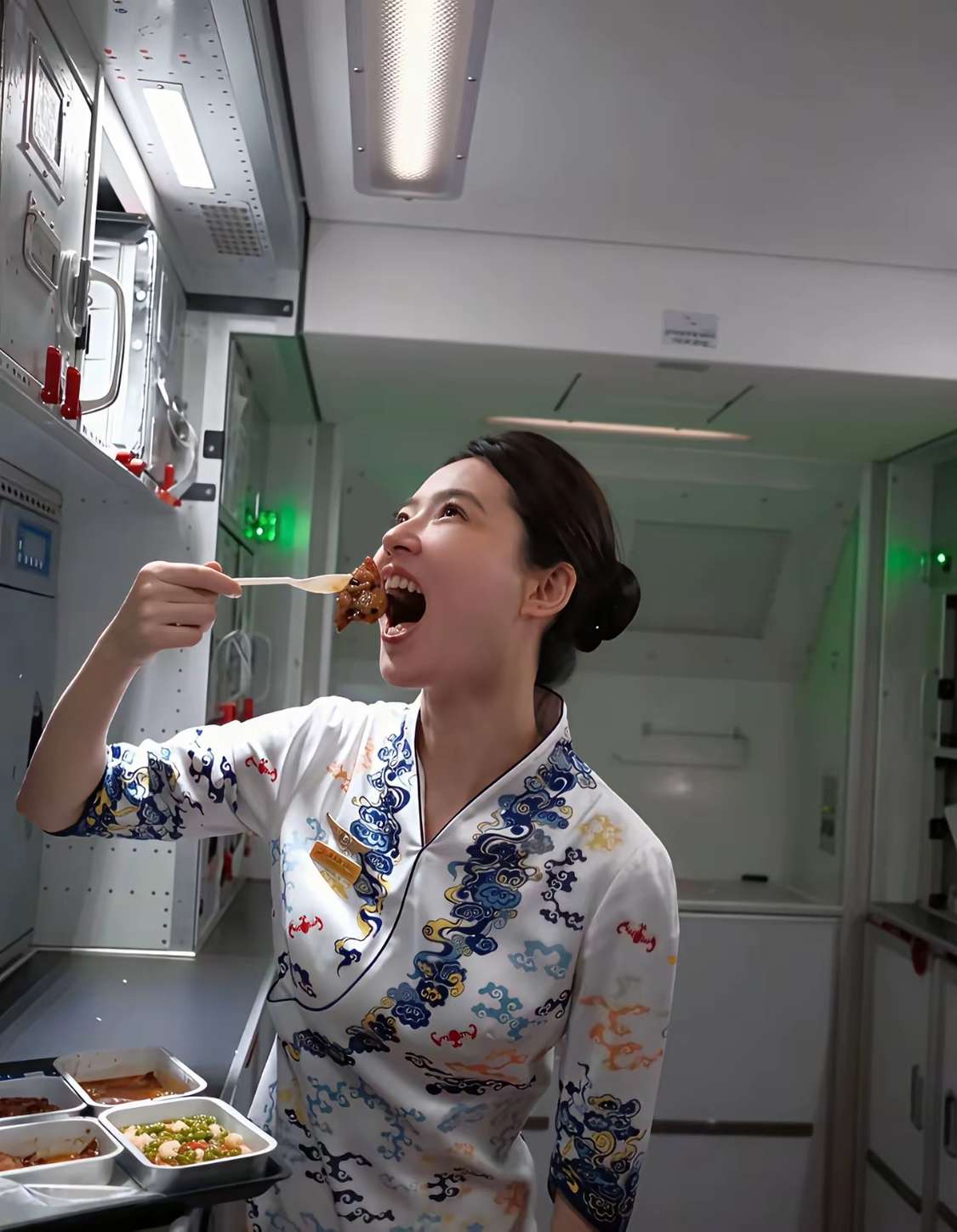 你以为的空姐，现实中的空姐