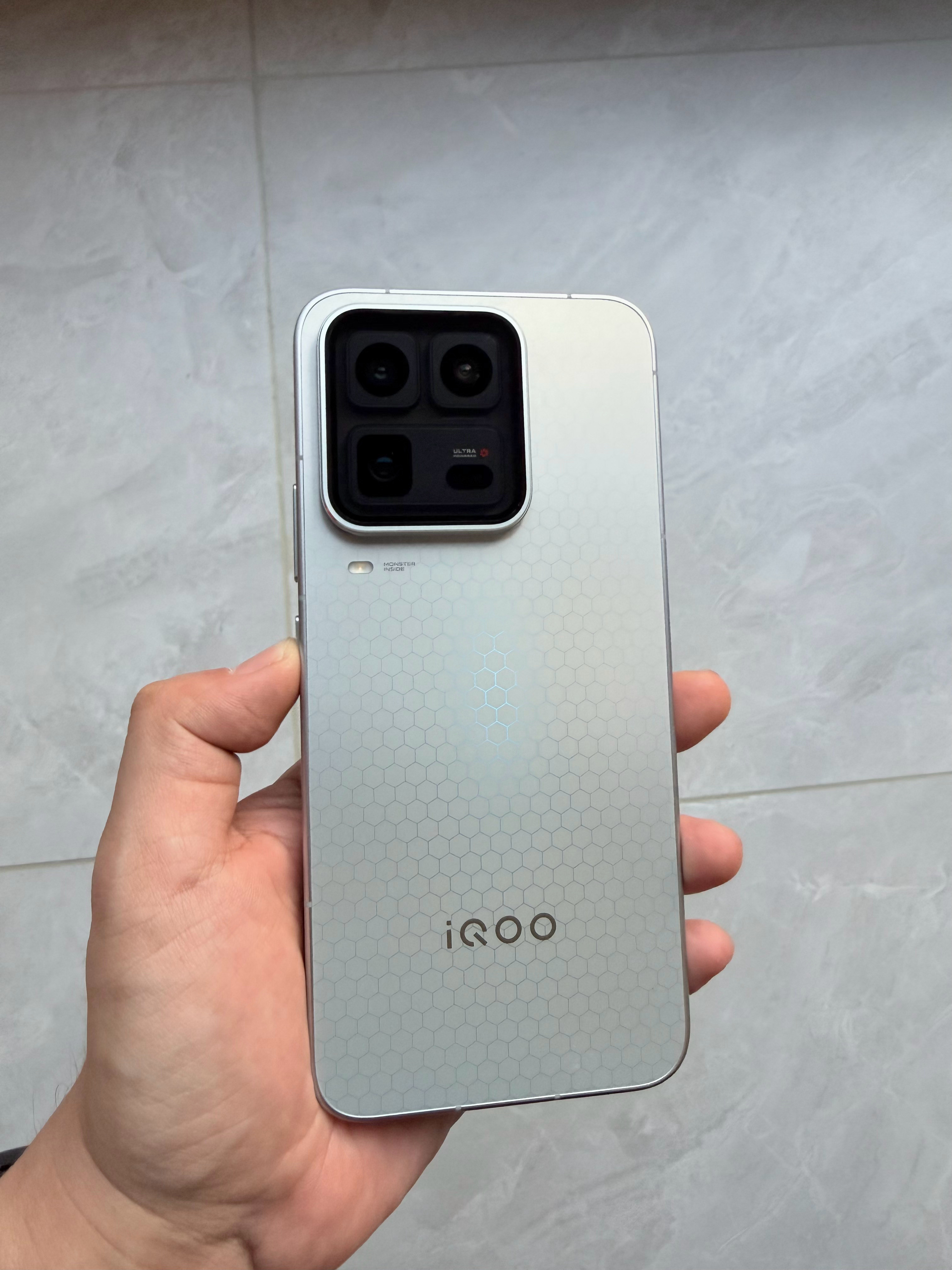 支持一下戈总，整了一套iQOO15Ultra，准备接下来当作主力机使用，关