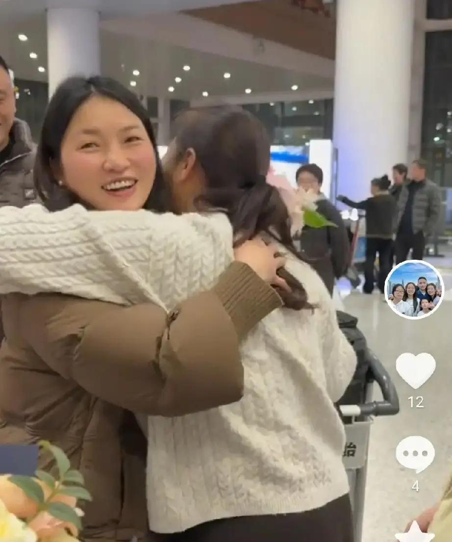 谢浩男刚认亲不到一个月，许健华就带仨孩子回娘家过年。到四百多公里，母子四人坐