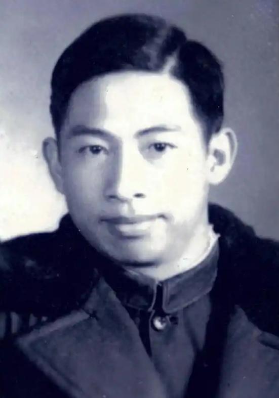 1955年，中南大学学生王明健在毕业前一天，突然被两名没有军衔和职务信息的神秘军
