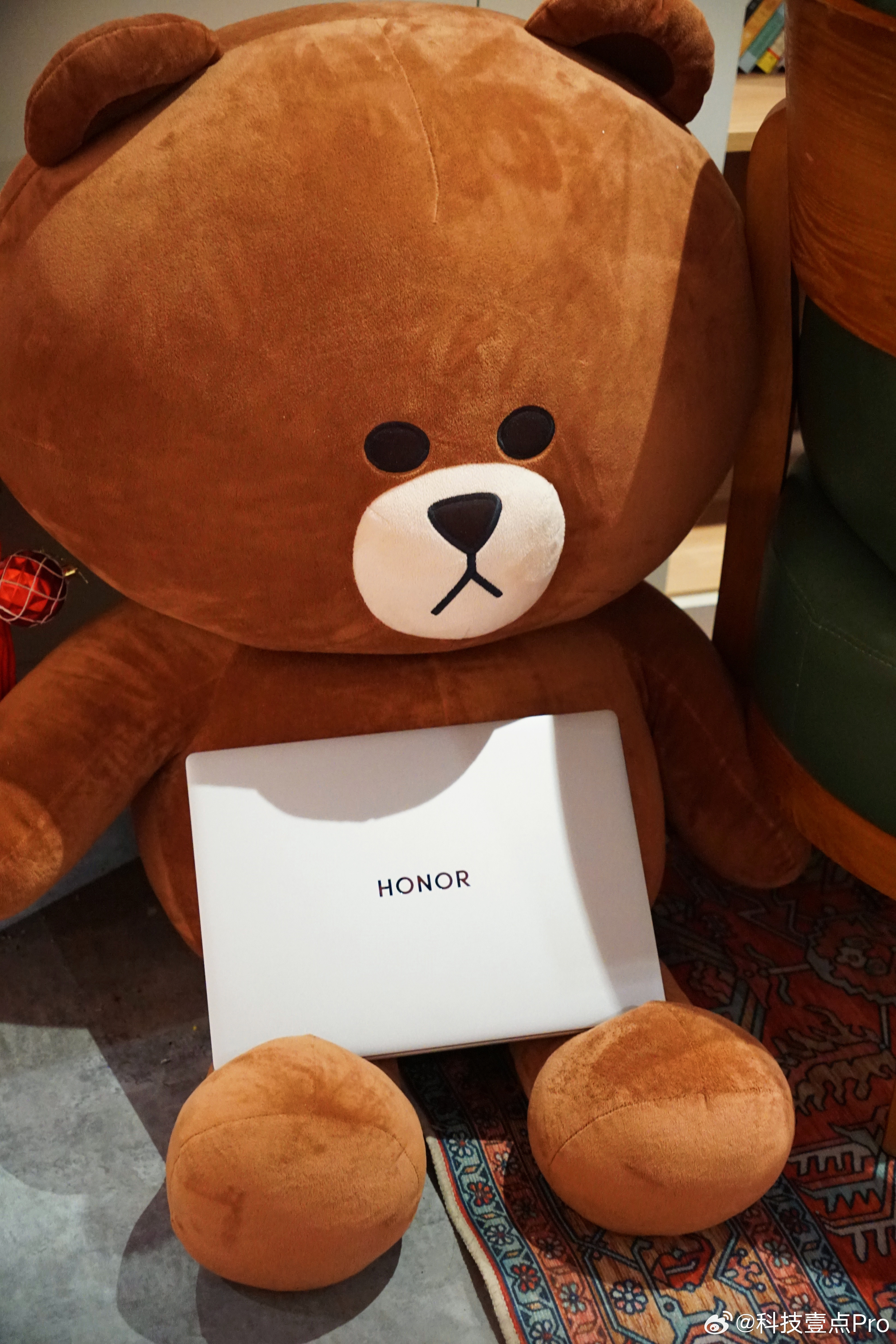 再分享一组前几天给荣耀MagicBookPro142026拍的图，这笔记本