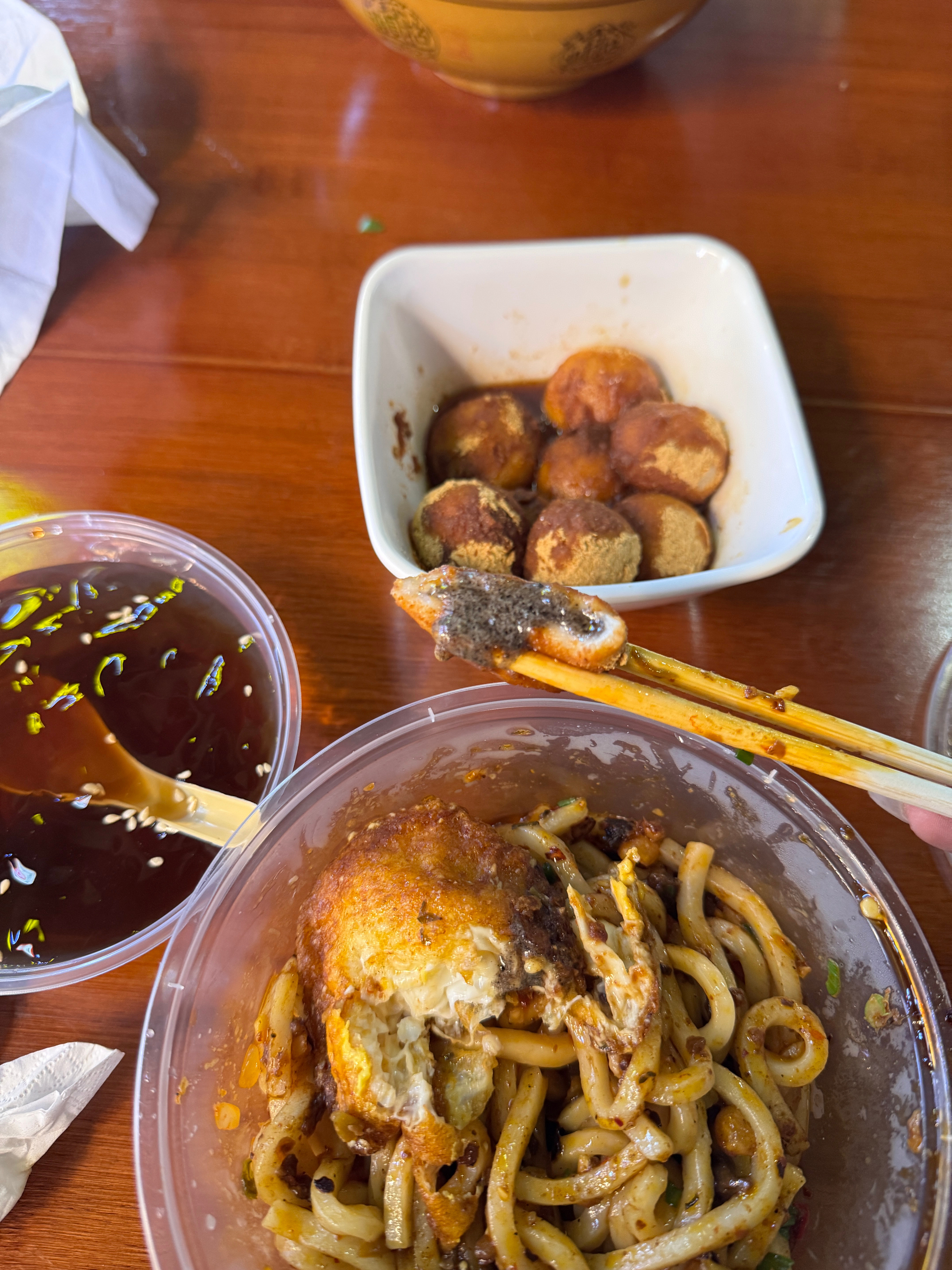 昆明一天吃这么多？！水果好吃没边了饵丝我太爱了烧烤也很特别的美味昆明