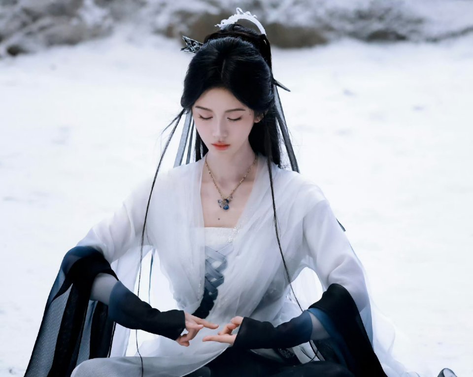 这把养颜局，使我从此不敢见观音，谁是你心中的玉面观音呢???1.鞠婧祎2.周