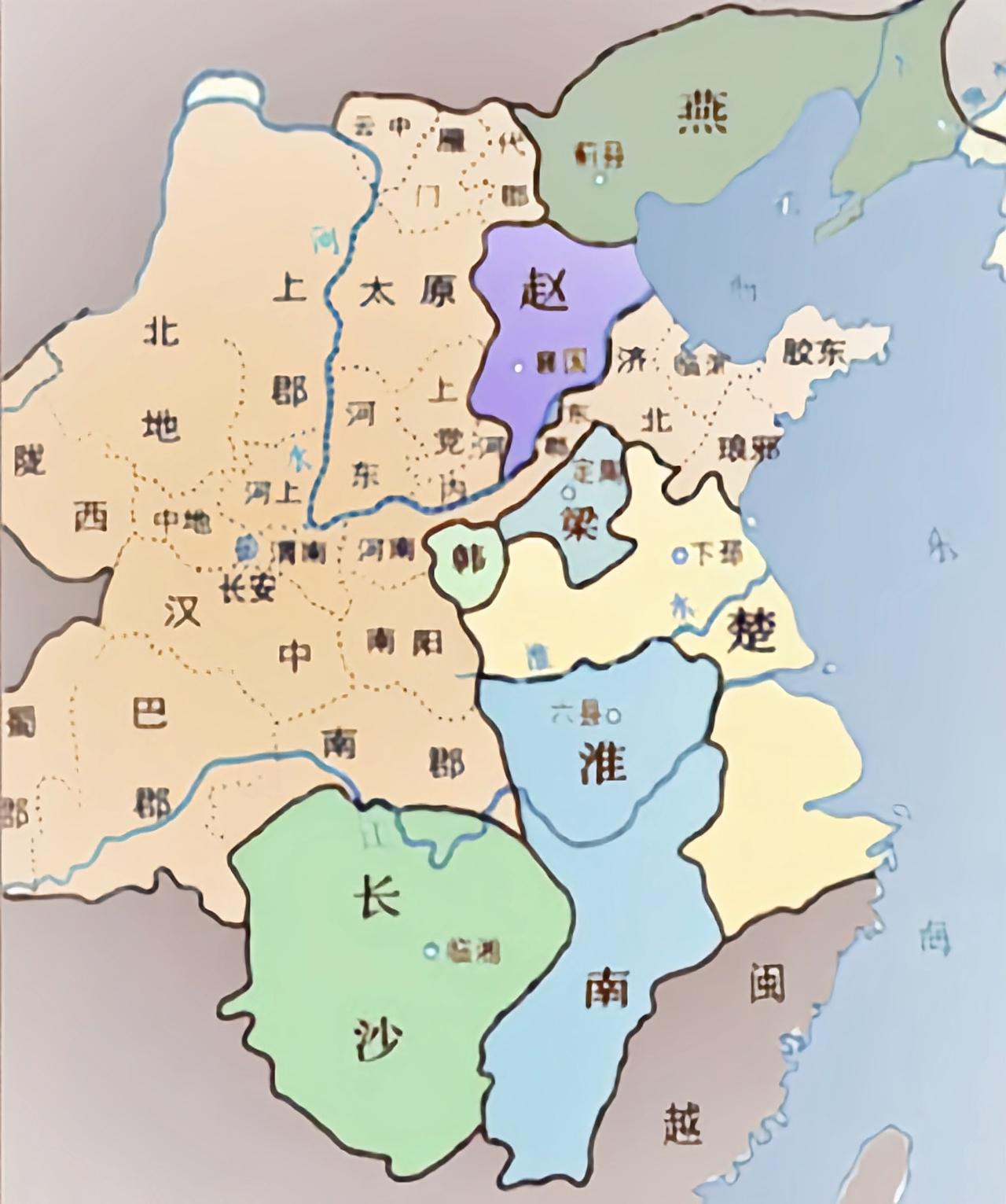 战国时郡县一般具有三个特点，战国时郡县有自己的特点，与后世不同，只是到了“百代犹