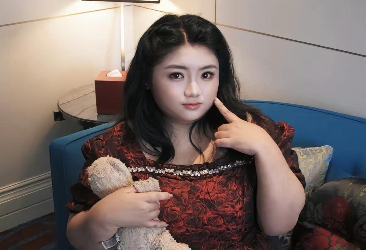 说一千，道一万，从古至今孩子都是自家的好，胡慧中年轻时多漂亮的，生了个闺女，真
