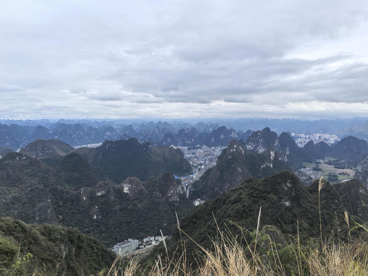 最近网上老提“斩杀线”这词，是个在美留学生“牢A”直播时说起来的。其实是从游戏里