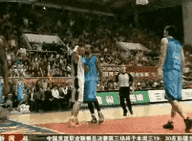 CBA历史上，出现两个球场代表暴力受害者，严格来说这两个人也是冲突制造者，一个是