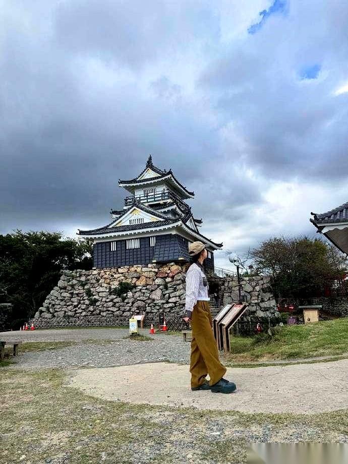 那个曾经在球台前眼神凶狠、反手搏杀让不少人头疼的日本乒乓球选手伊藤美诚，最近公开
