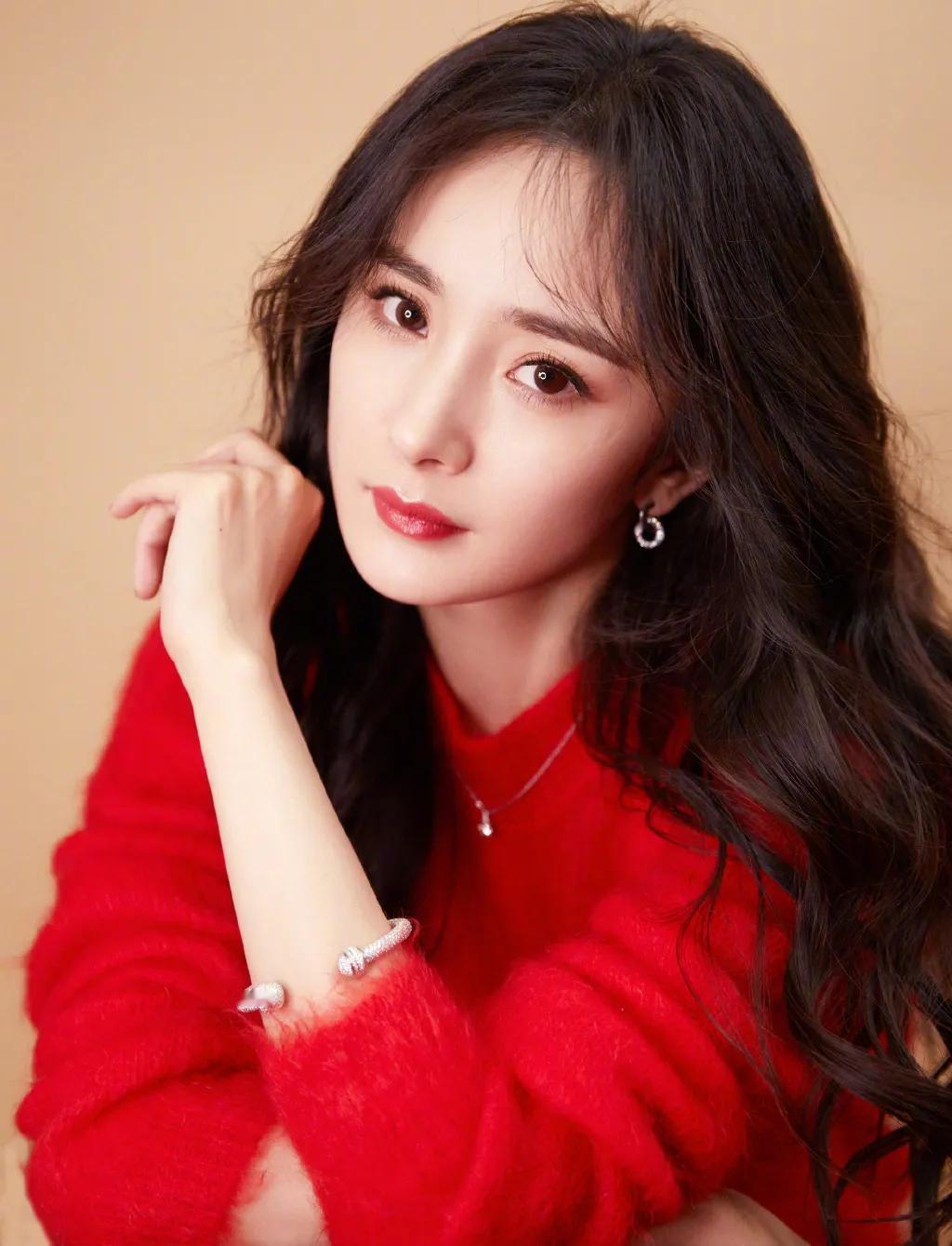 《杨幂：新剧《我爱的那些人》与《万物生》的双重惊喜》近日，娱乐圈传来了一则让