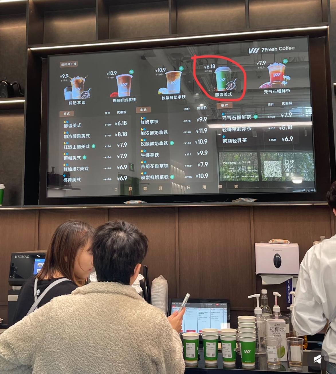 各路咖啡同行这次都沉默了本以为东哥会和外卖硬刚到底，之前跟王兴互动一度引发大家