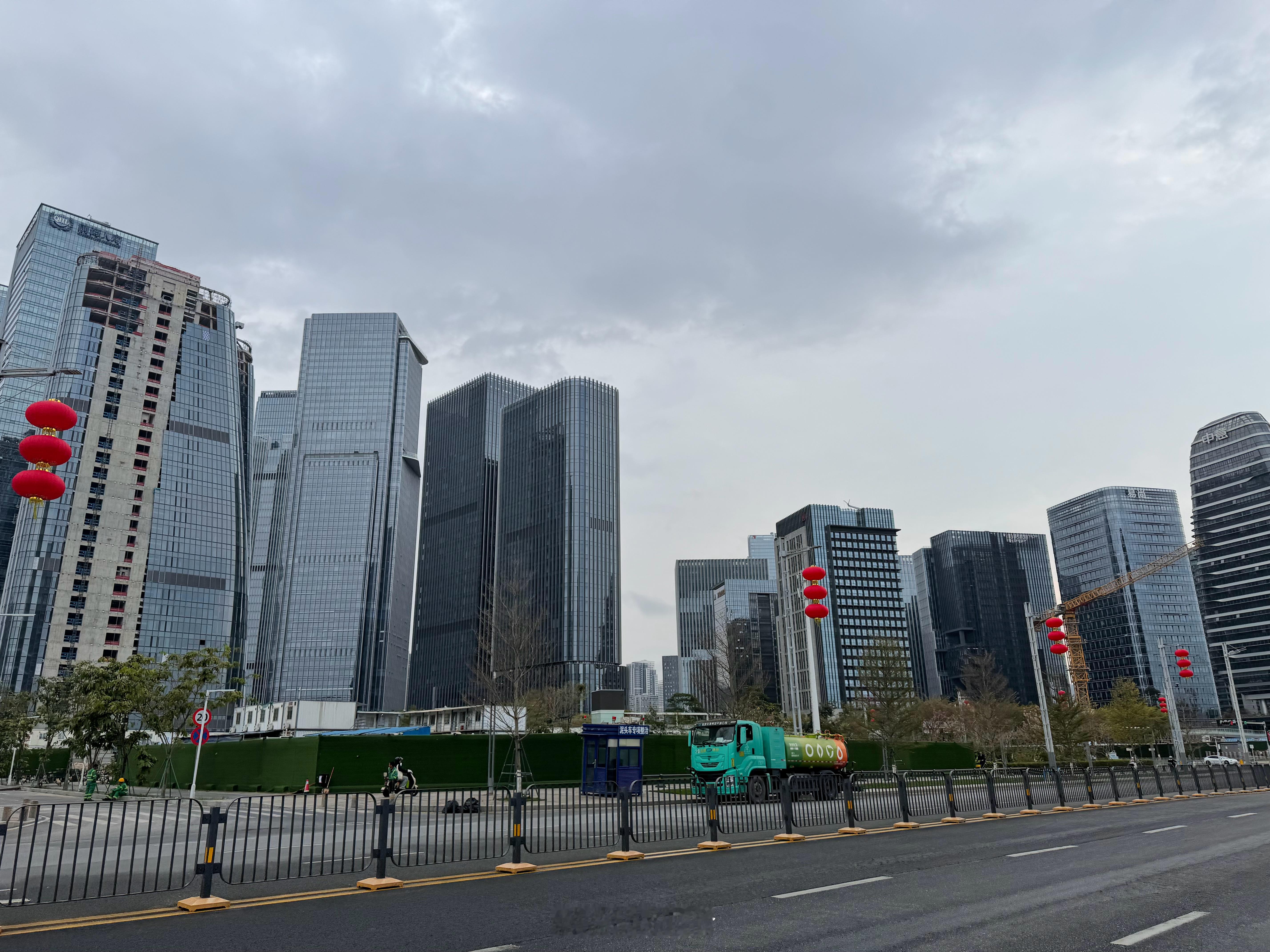 一件很忧伤的事，我开工了路上人还不多，感觉很多人都没开工按照广东的习俗，开工都会