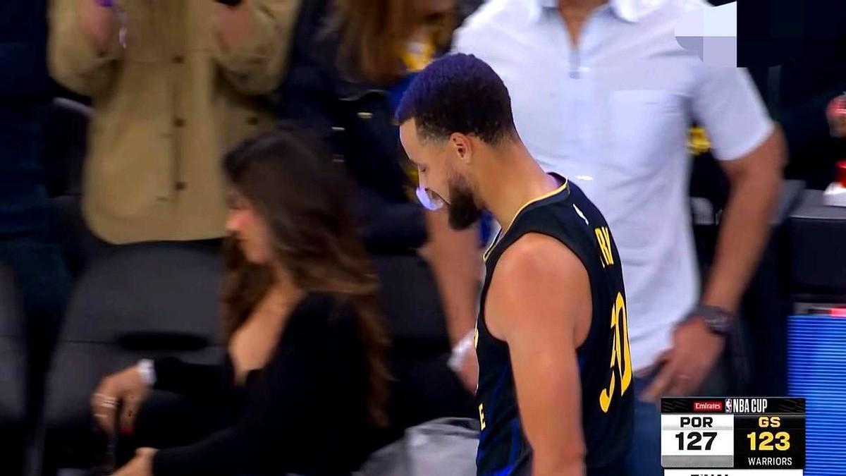 勇士不敌开拓者赛后出现了令人心酸的一幕。库里砍38分扔9个三分还输球，赛后孤零零