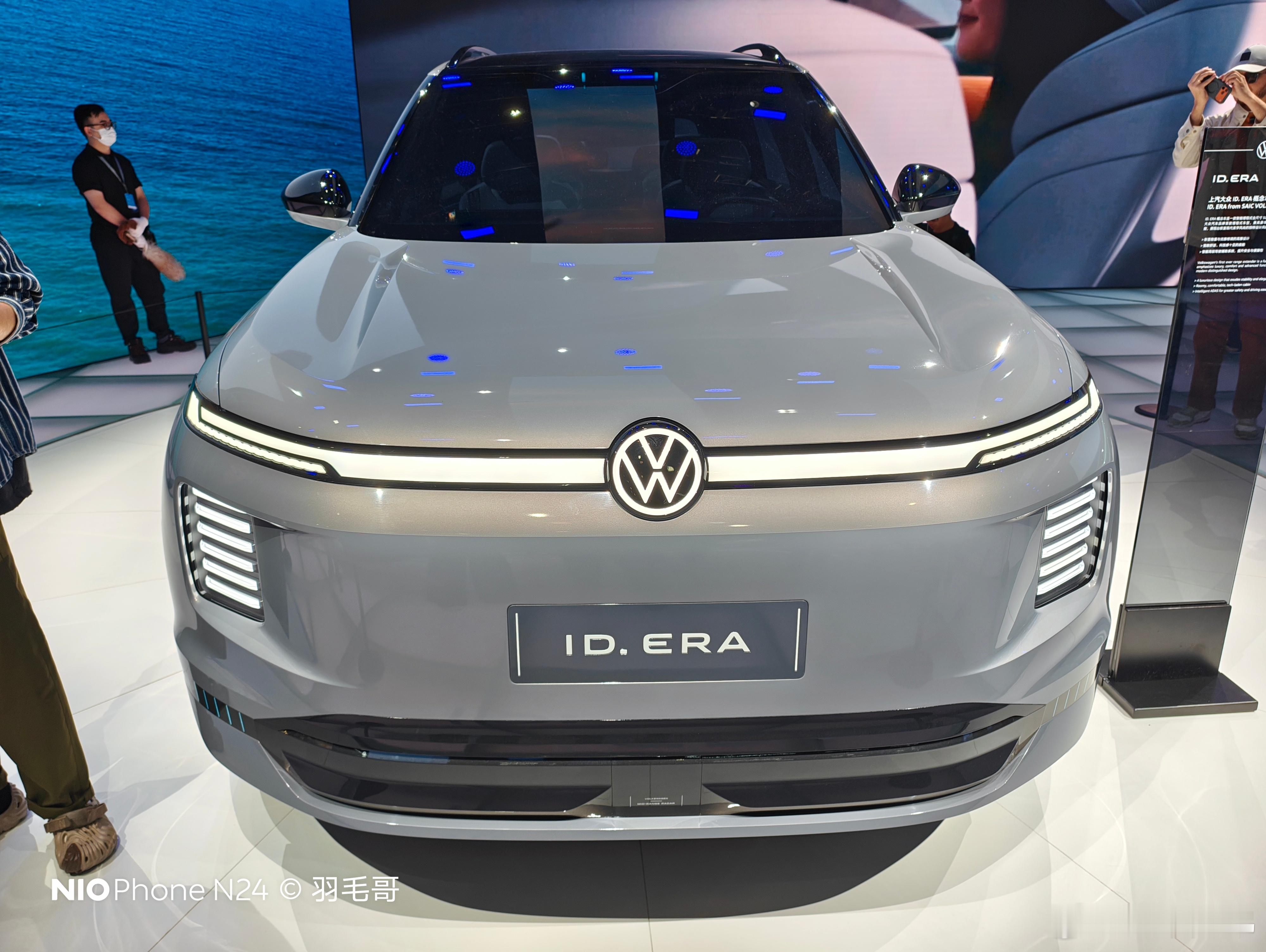 大众这台ID.ERA概念车也是增程大6座，设计的方霸诱人，明年的增程赛道我也不