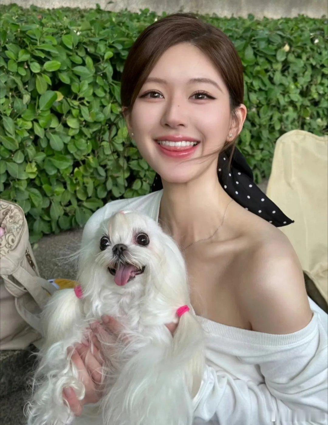 赵露思粉丝和鞠婧粉丝因为星光大赏交流起来了，你觉得他们谁才是目前的女顶？颜值上