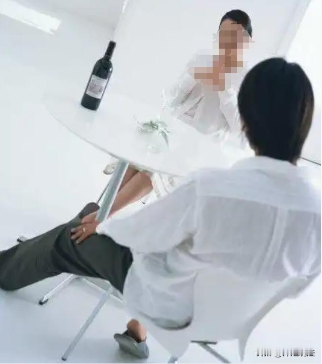 上海，张先生跟女友李某交往，二人约定一起奋斗攒钱，将来可以在上海买房。张先生将3