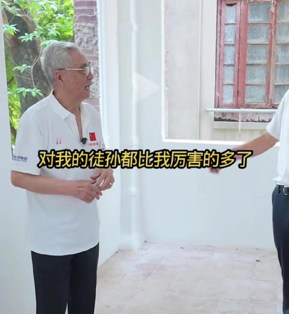 大瓜来啦！全红婵的师爷，也就是何威仪的师傅黎振德老先生去二沙后，接受采访时说：“