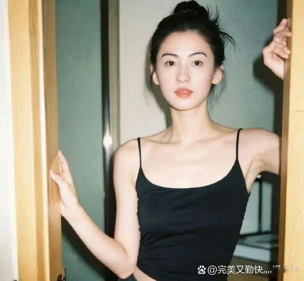 这就是顶级骨相的权威吧，年纪虽然上涨但丝毫不影响美貌，反而越来越有气质了