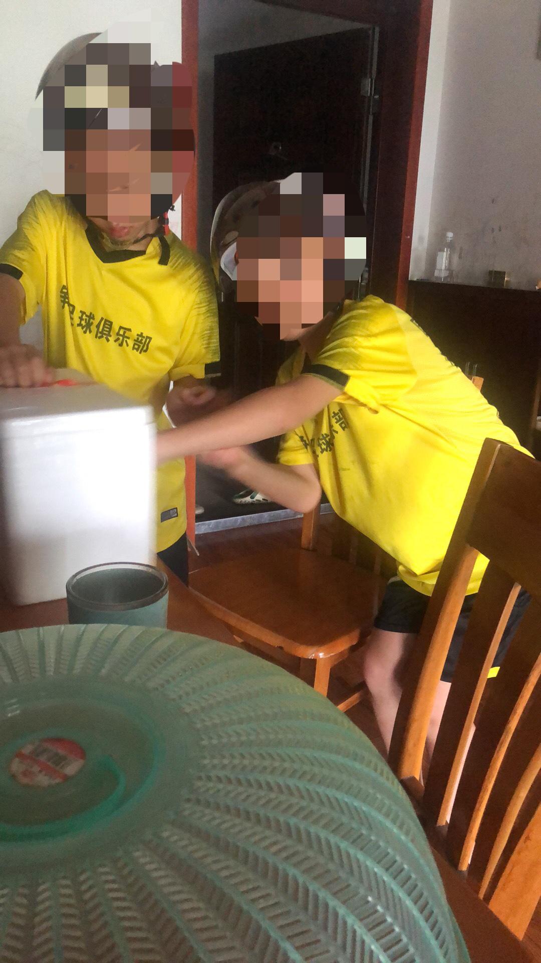 忙着挣钱就顾不了孩子，照顾孩子就顾不上挣钱，真的好难。开学快一个月了，一直忙着