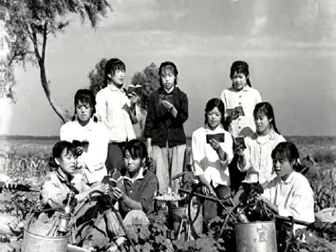 1978年，上海一男知青为了回到城里，将自己的农村妻子扔下，分别时，农村妻子恳求