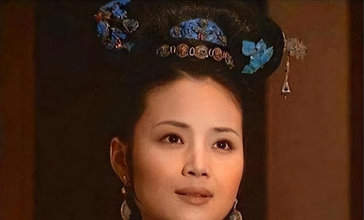 1705年，终年不洗澡，不吃药的宫女苏麻喇姑逝世，康熙为了再见她一面，竟两次下旨