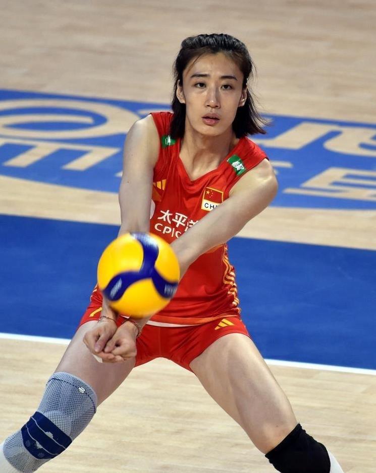 王媛媛用实力打脸质疑者！中国女排拦网核心的逆袭之路，世联赛誓要复仇加拿大！