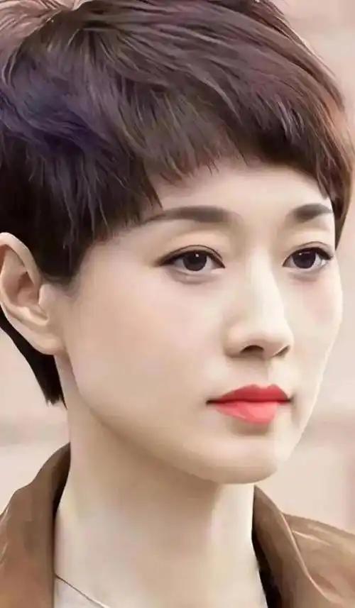 演员马伊琍说：“当年我离婚时，是我人生状态最糟糕的时候。以前我理解不了有人说‘爬