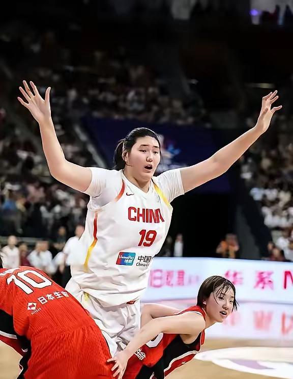 傻子都知道应该传球给张子宇，但是就是不给张子宇传球！这张图片就是昨晚张子宇的真实