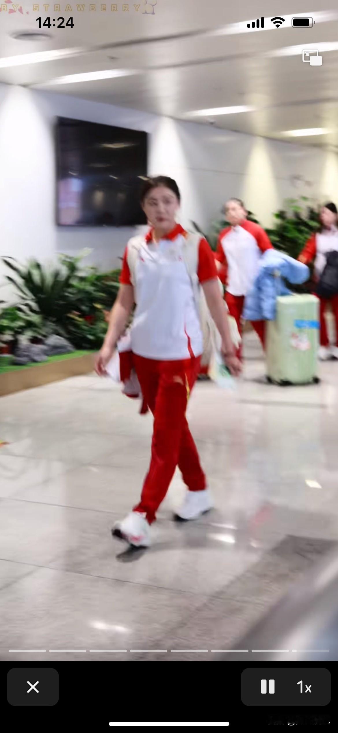 陈梦老师虽然不是很美，但是这个气场真的很强大，有一种不服输的力量，加油吧，只要能