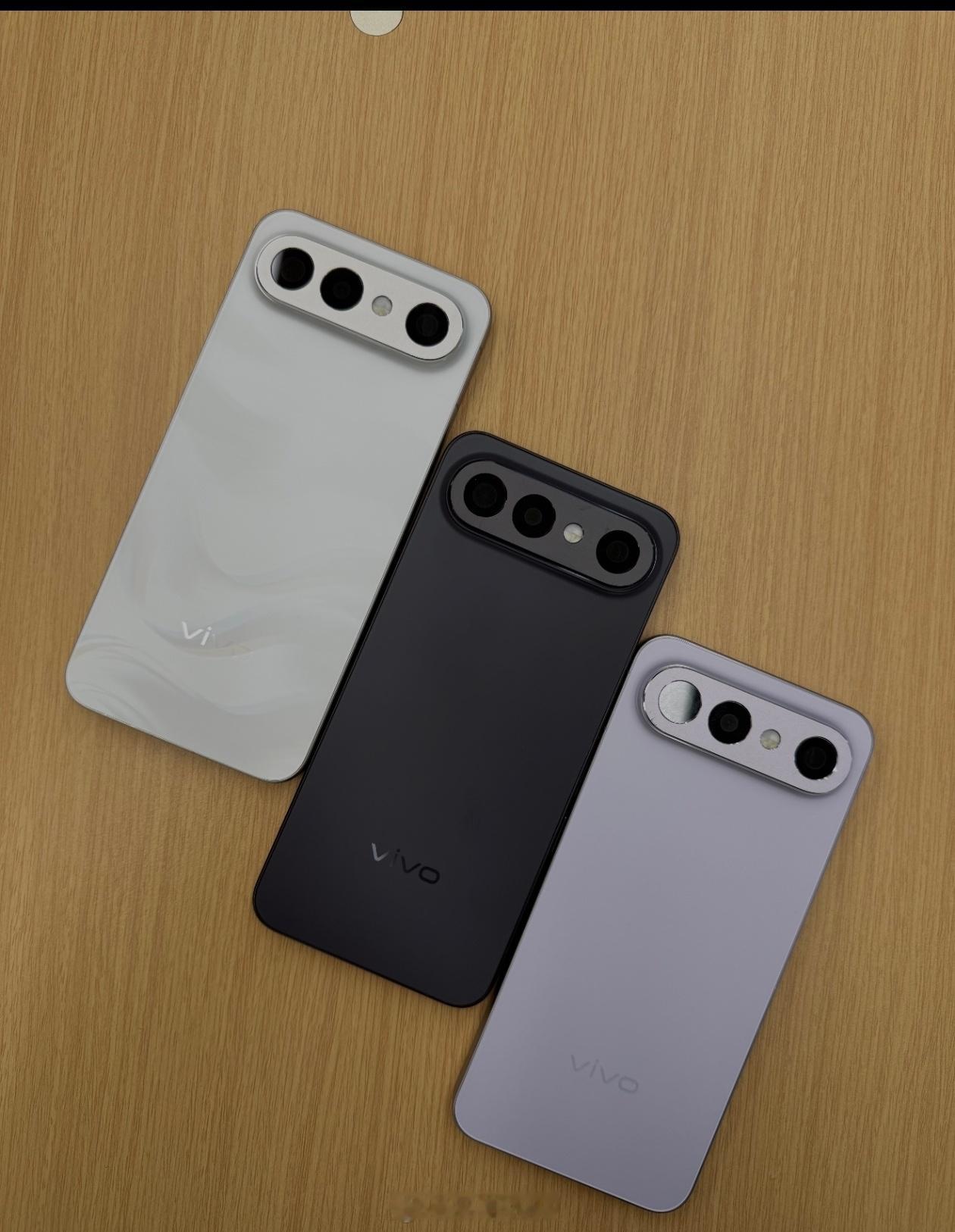 vivoS50系列将于今天发布，相较于上一代主要提升性能、影像、指纹和防水。