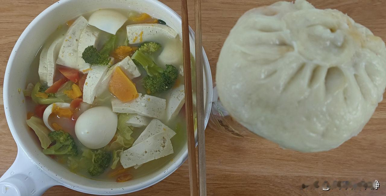 胰腺炎恢复期日常饮食——清炖菜!今日晚餐∶清炖菜+包子食材∶白菜、豆腐、卷心