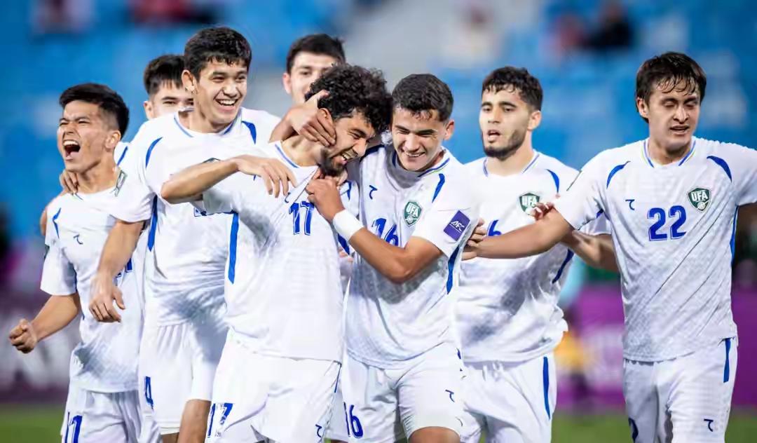 日本队拿下2连胜积6分，以第一名提前一轮出线进U23亚洲杯8强，日本U23真的太