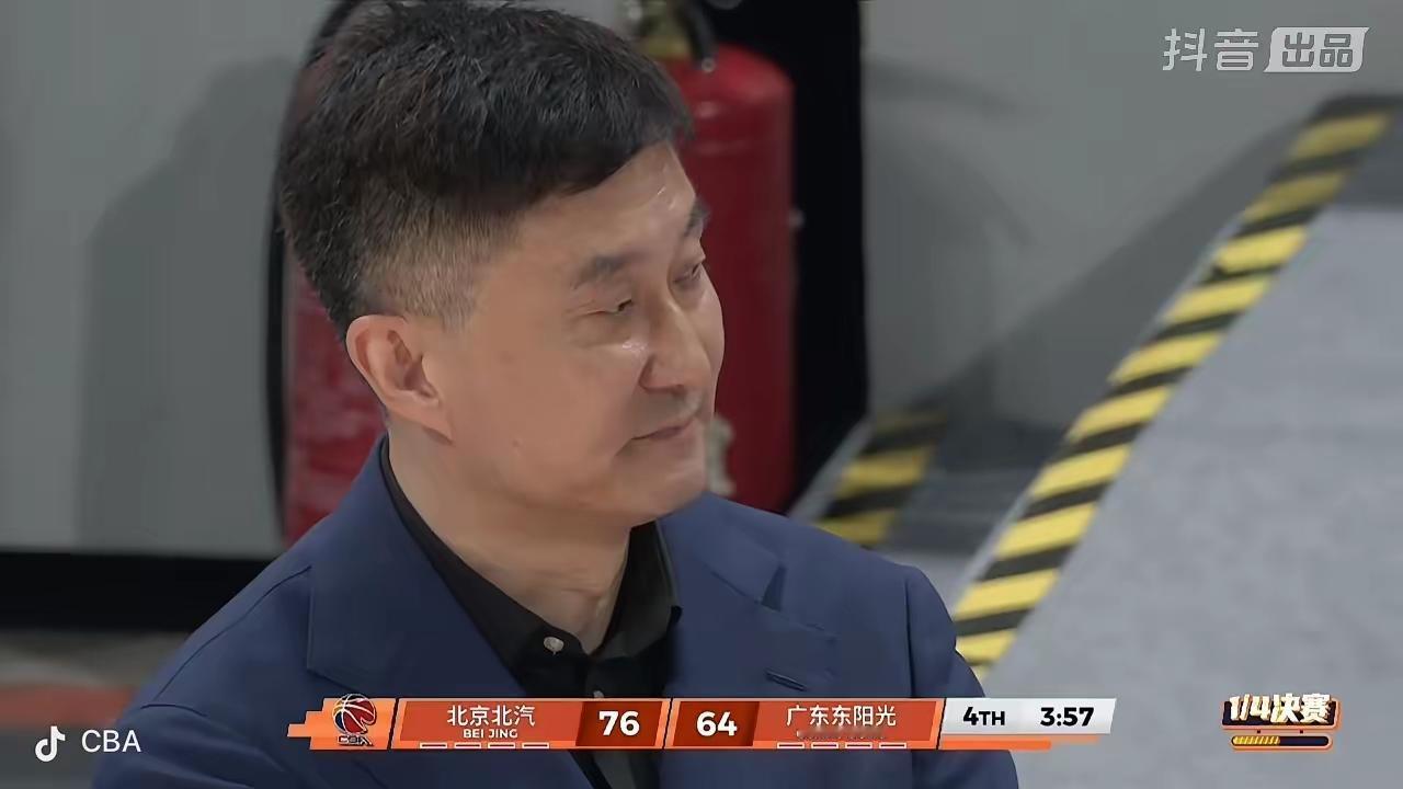 广东队输球后，杜峰的赛后发言再起争议！本场比赛，广东队以73比88惨败给北京队
