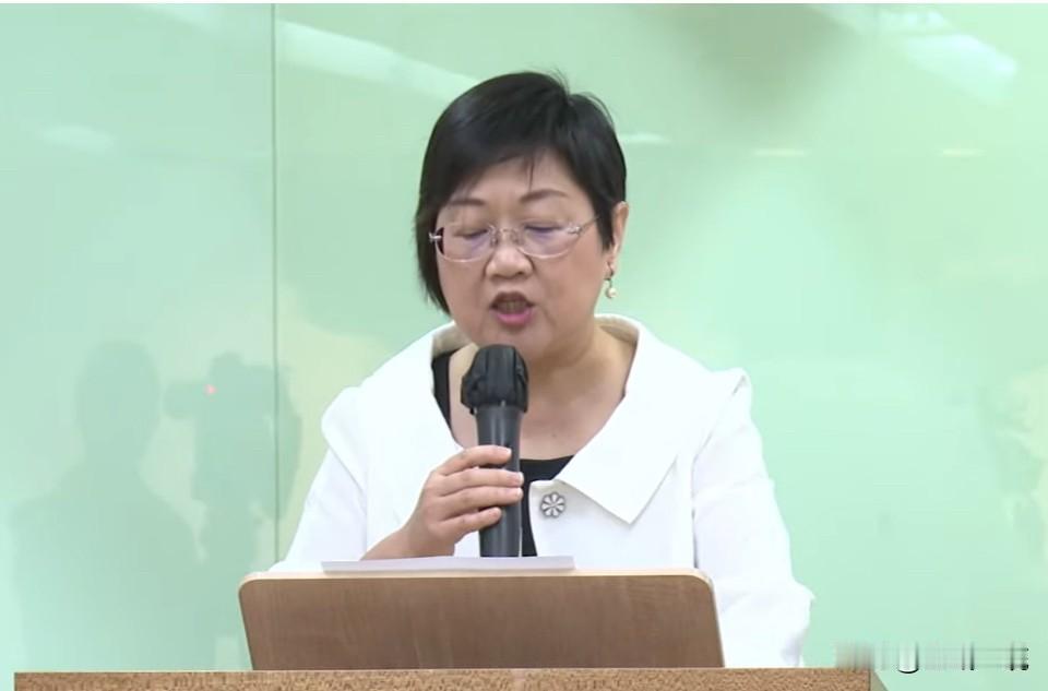 徐佳青请辞侨务主管反呛被抹黑、暗讽蒋万安针对被指携儿子出访、让老公私用公务