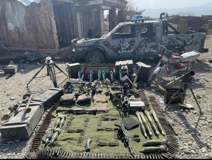 巴基斯坦军队昨天袭击一处阿富汗边防哨所后，缴获了一辆皮卡、一辆摩托车和少量武器弹