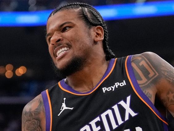 我强烈建议联盟”尿检”杰伦格林！在太阳主场淘汰勇士的关键比赛中发生极其疯狂一幕：