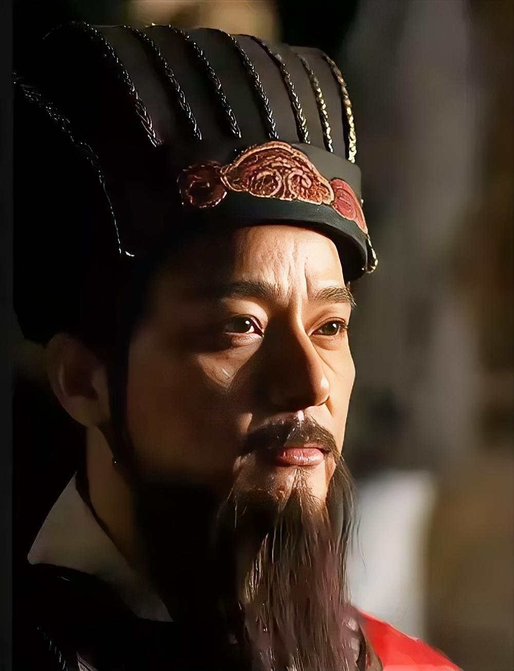 1537年，13岁的张居正参加科举考试，湖广巡抚顾璘笑眯眯的将腰带送给他：“将来