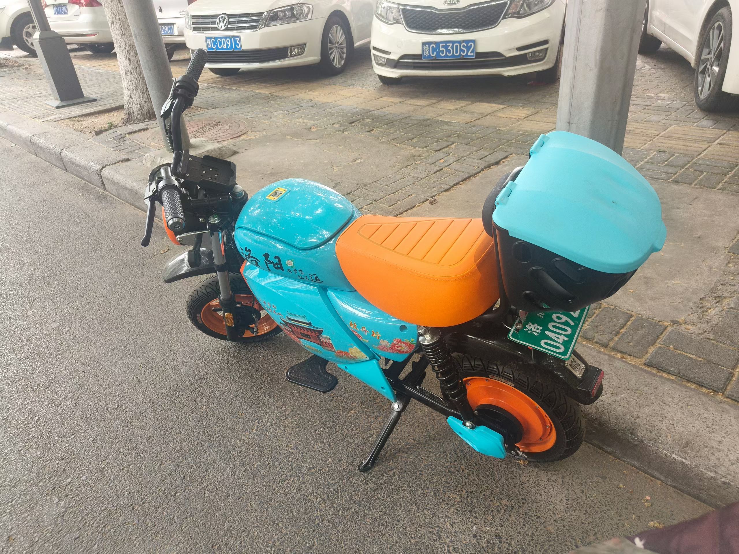 昨天看见小粉，今天看到小蓝洛阳的共享单车真的好高级啊