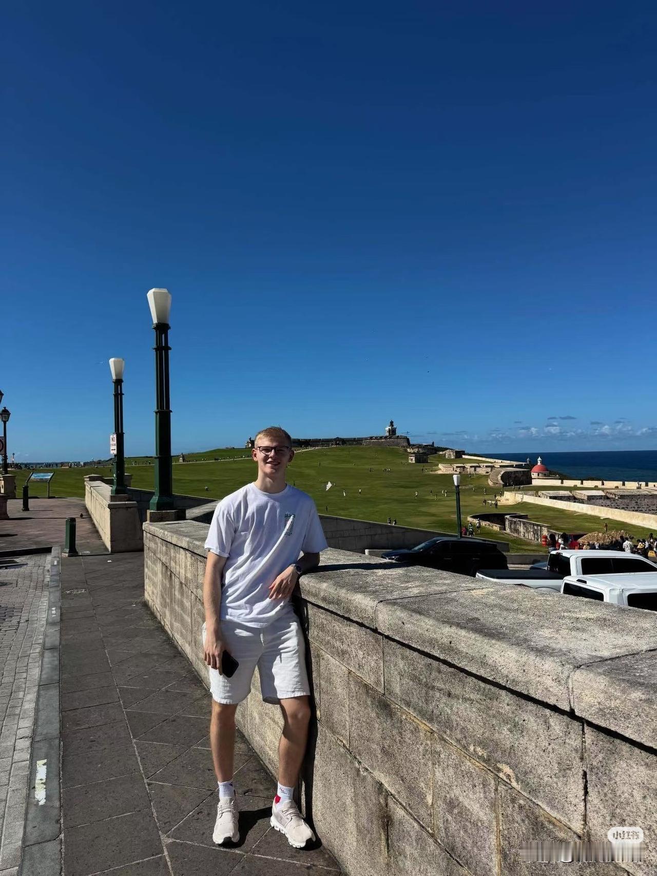 小布在波罗黎各的假期结束了。前几天小布也去迪亚兹家参加迪亚兹大姐的婚礼了，参加