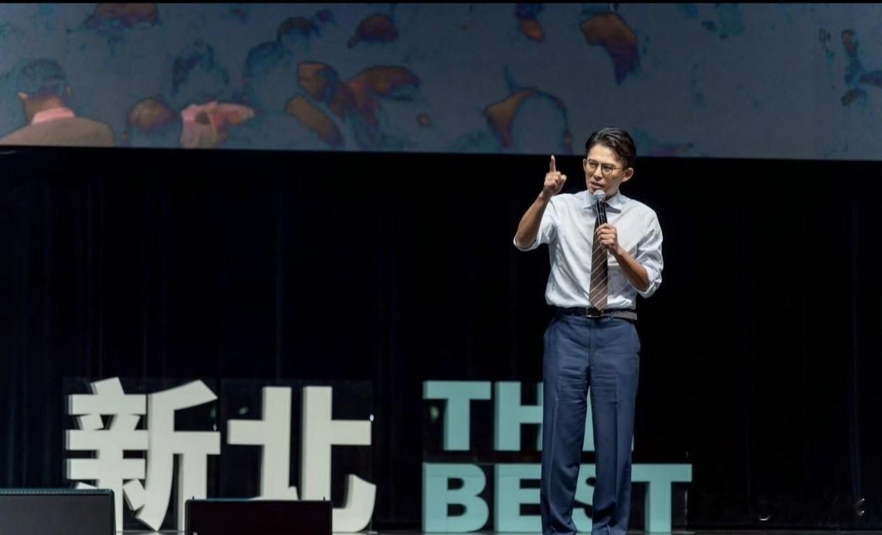 黄国昌在新北市的第一场造势活动，场面有点寒酸，只能说是一小撮人围炉自卖自夸，一开